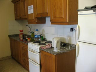 High Rise Apartments �̃L�b�`��